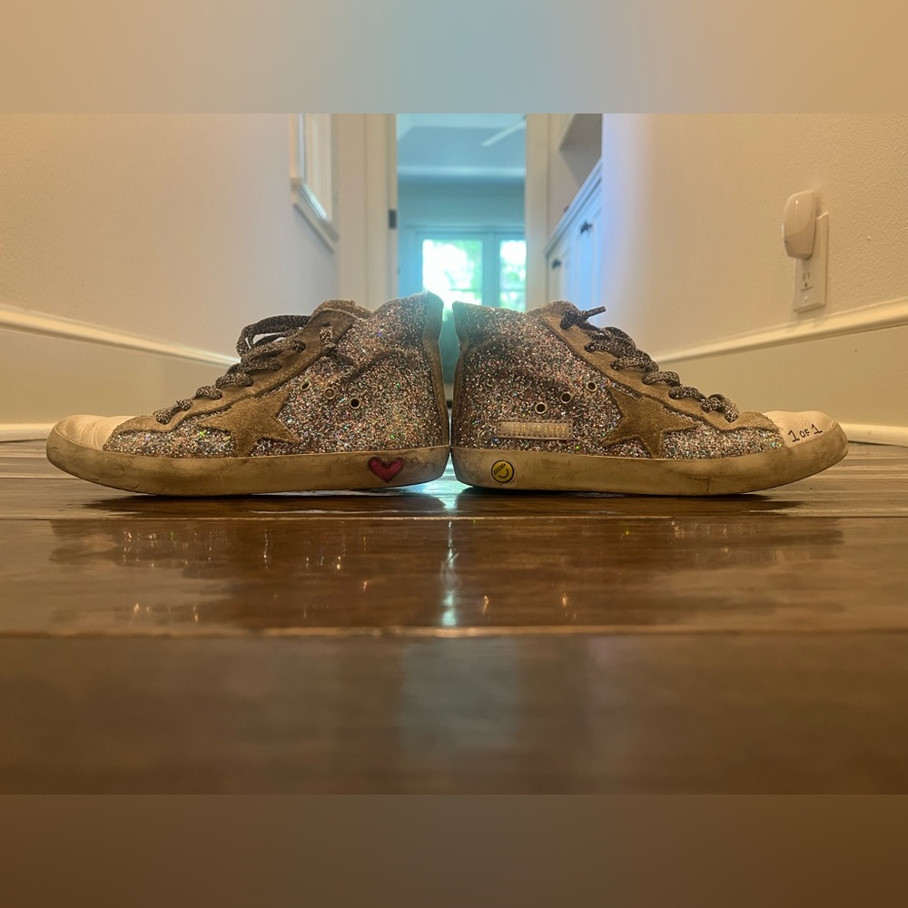 Personally customized high top golden goose. Very good condition.